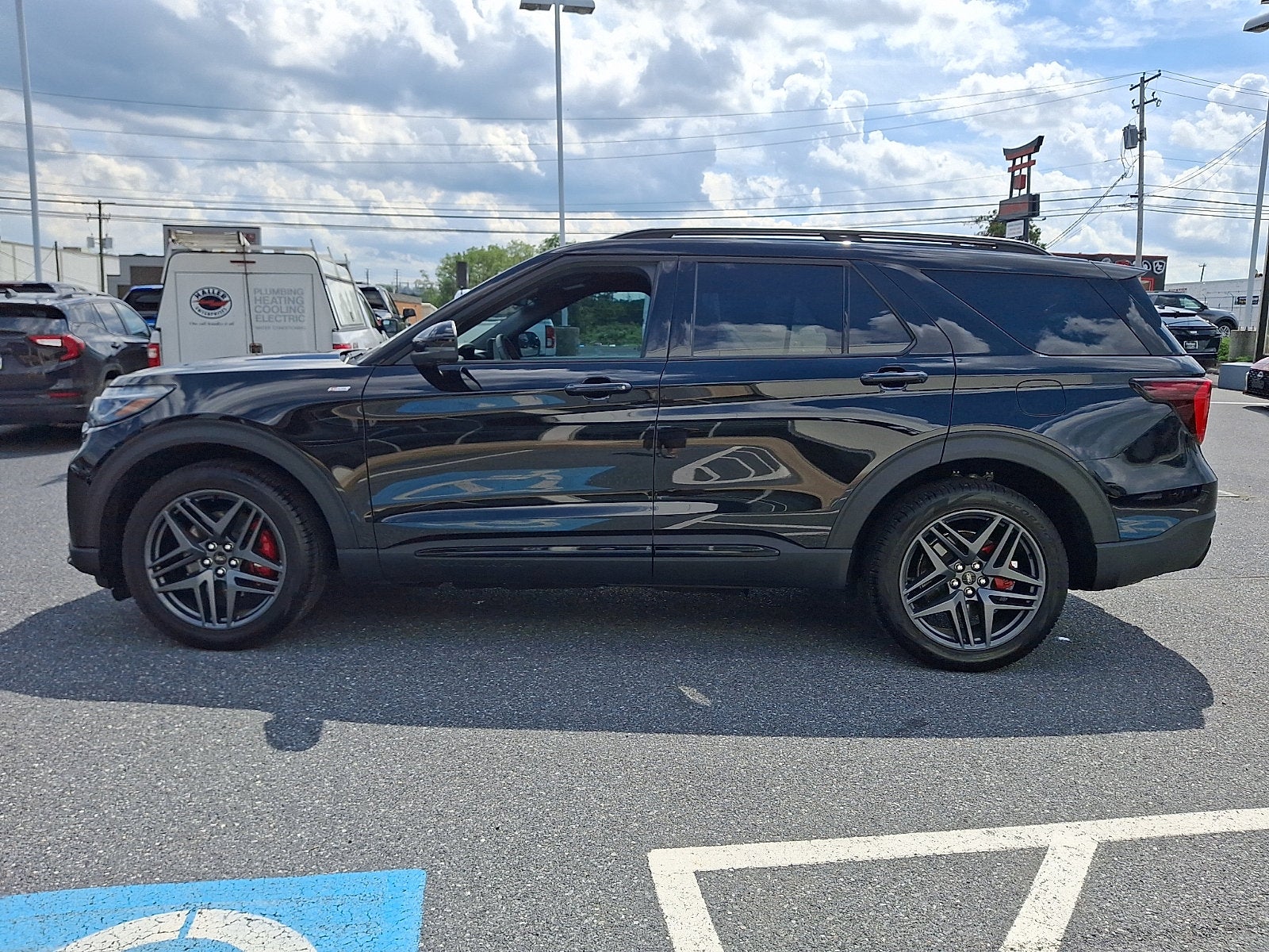 2025 Ford Explorer ST-Line