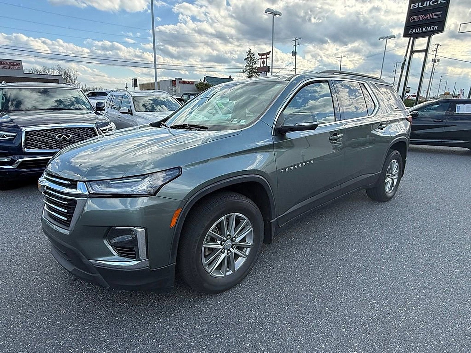 2023 Chevrolet Traverse LT Leather