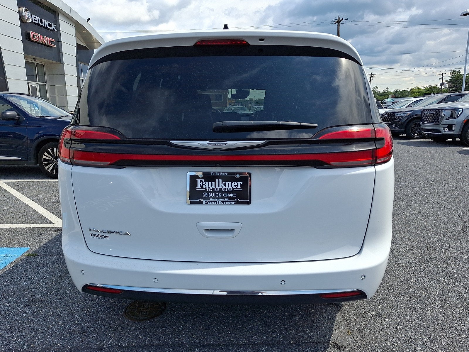 2025 Chrysler Pacifica Select