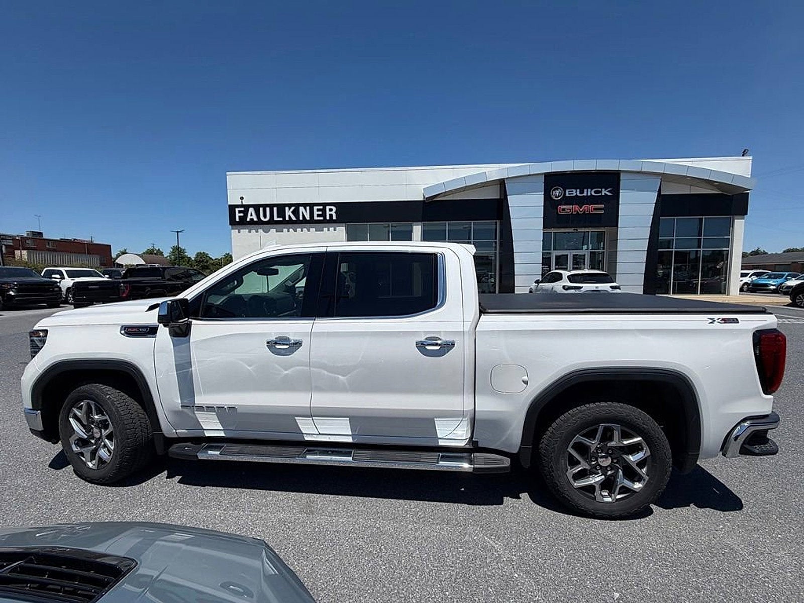 2023 GMC Sierra 1500 SLT