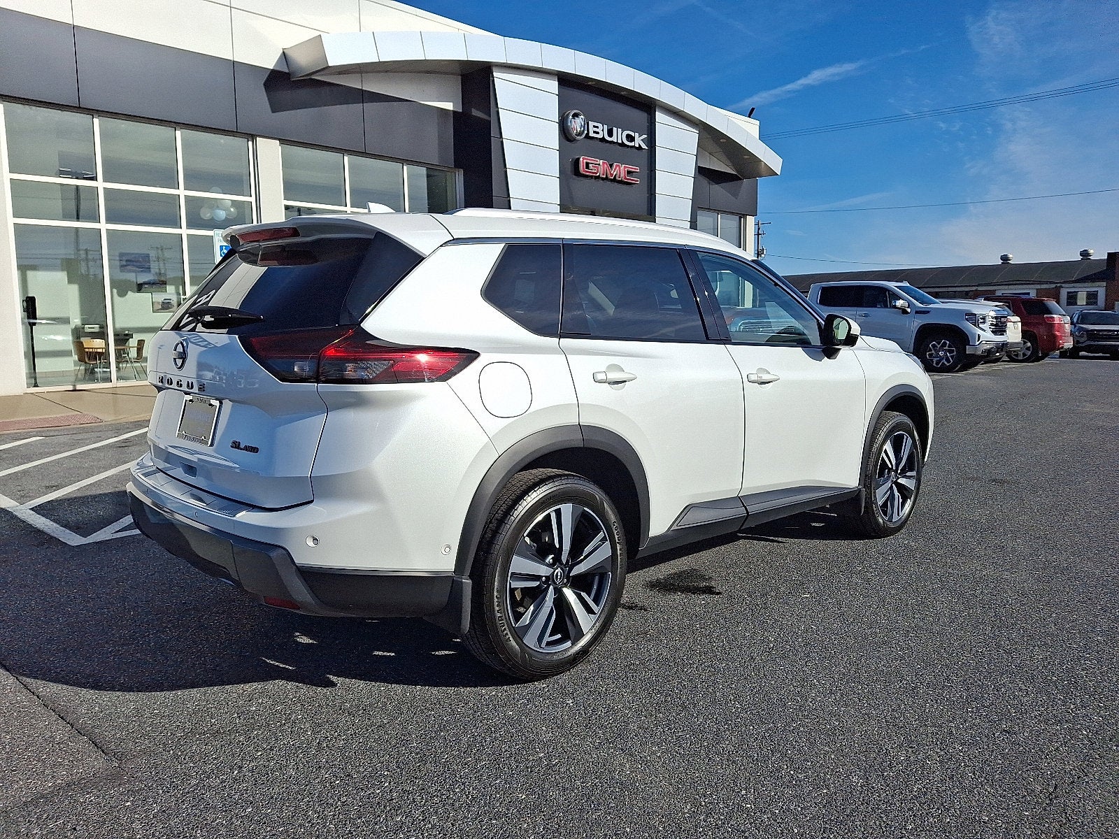 2024 Nissan Rogue SL