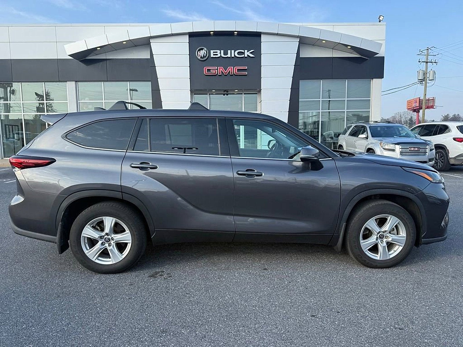 2022 Toyota Highlander L