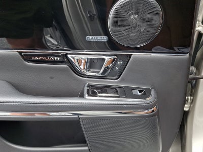 2016 Jaguar XJ R-Sport