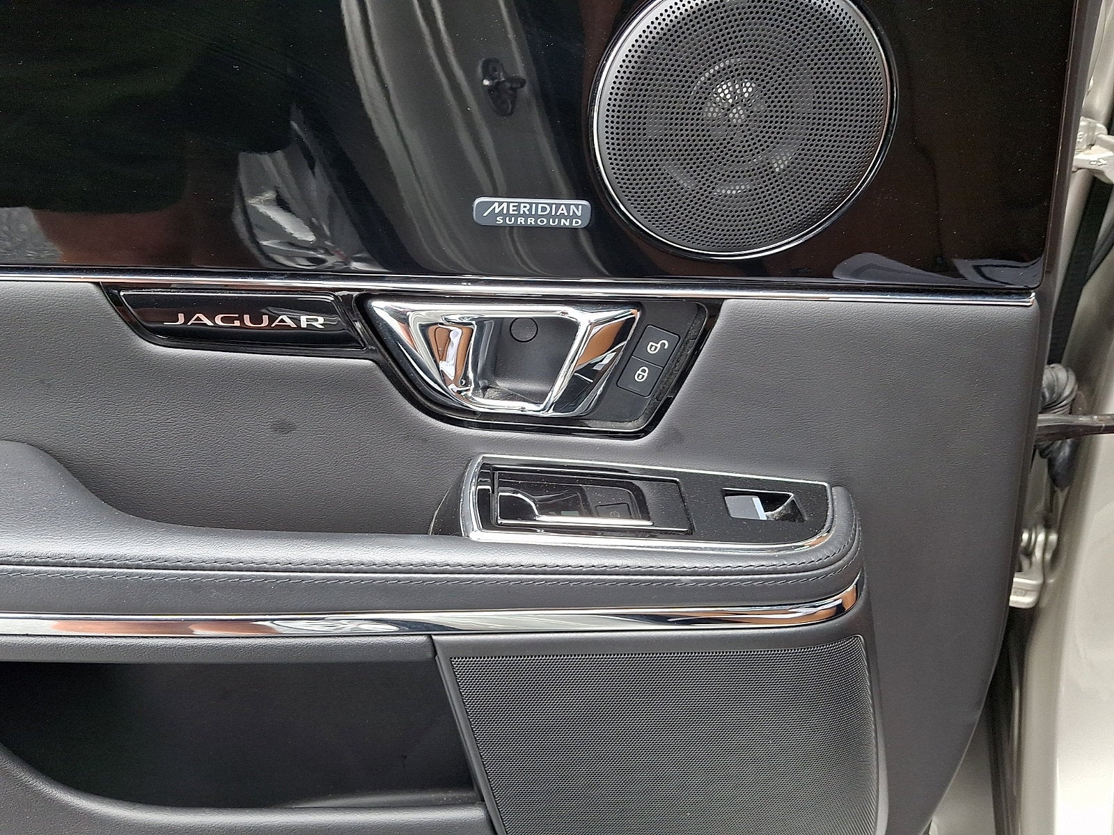 2016 Jaguar XJ R-Sport