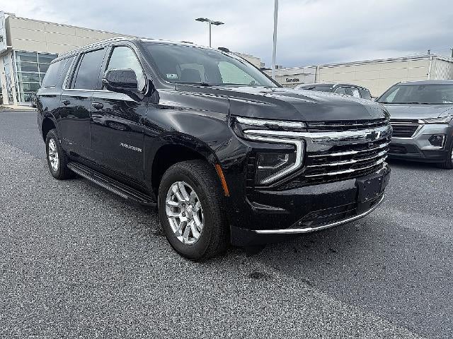 2025 Chevrolet Suburban 4WD LT