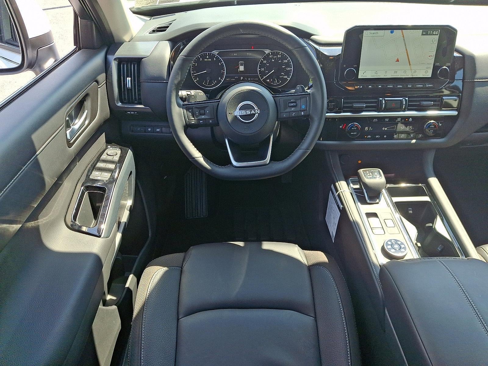 2025 Nissan Pathfinder SL 4WD