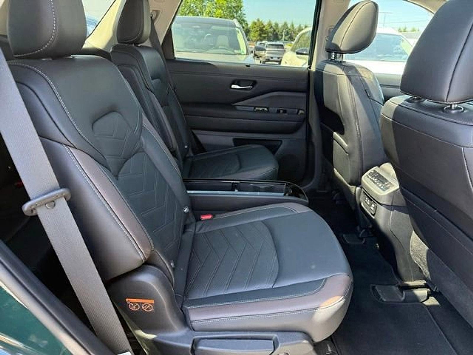 2023 Nissan Pathfinder Platinum 4WD