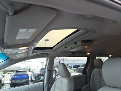 2011 Toyota Sienna 5dr 8-Pass Van V6 XLE FWD (Natl)