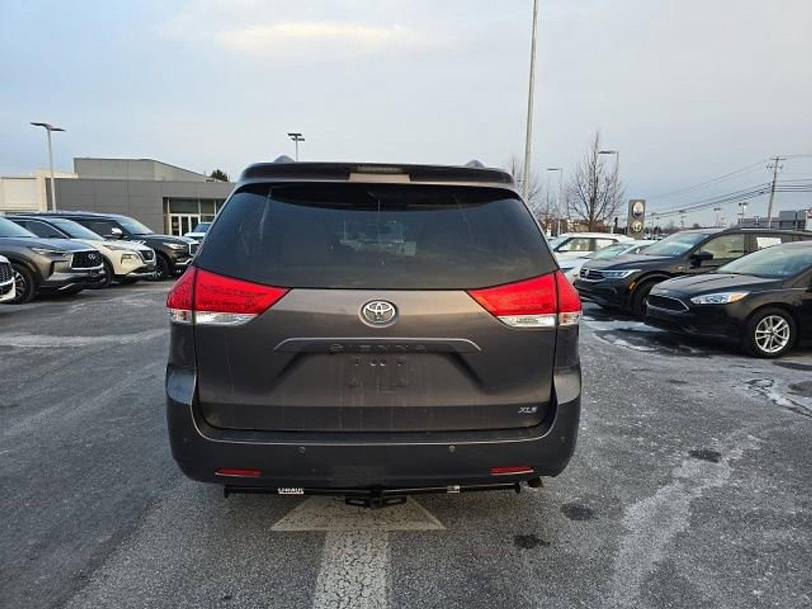 2011 Toyota Sienna 5dr 8-Pass Van V6 XLE FWD (Natl)