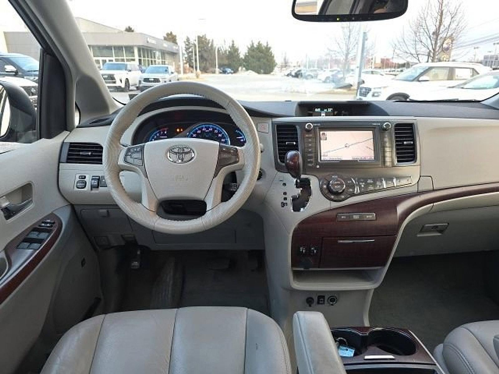 2011 Toyota Sienna 5dr 8-Pass Van V6 XLE FWD (Natl)