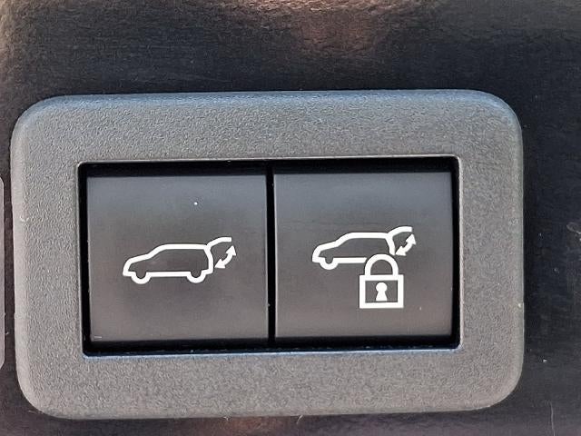 2025 Toyota Corolla Cross XLE 4WD (Natl)