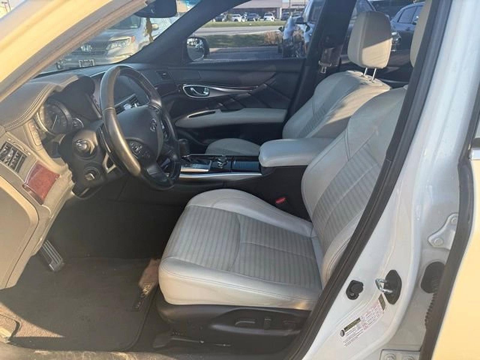 2019 INFINITI Q70 3.7 LUXE AWD