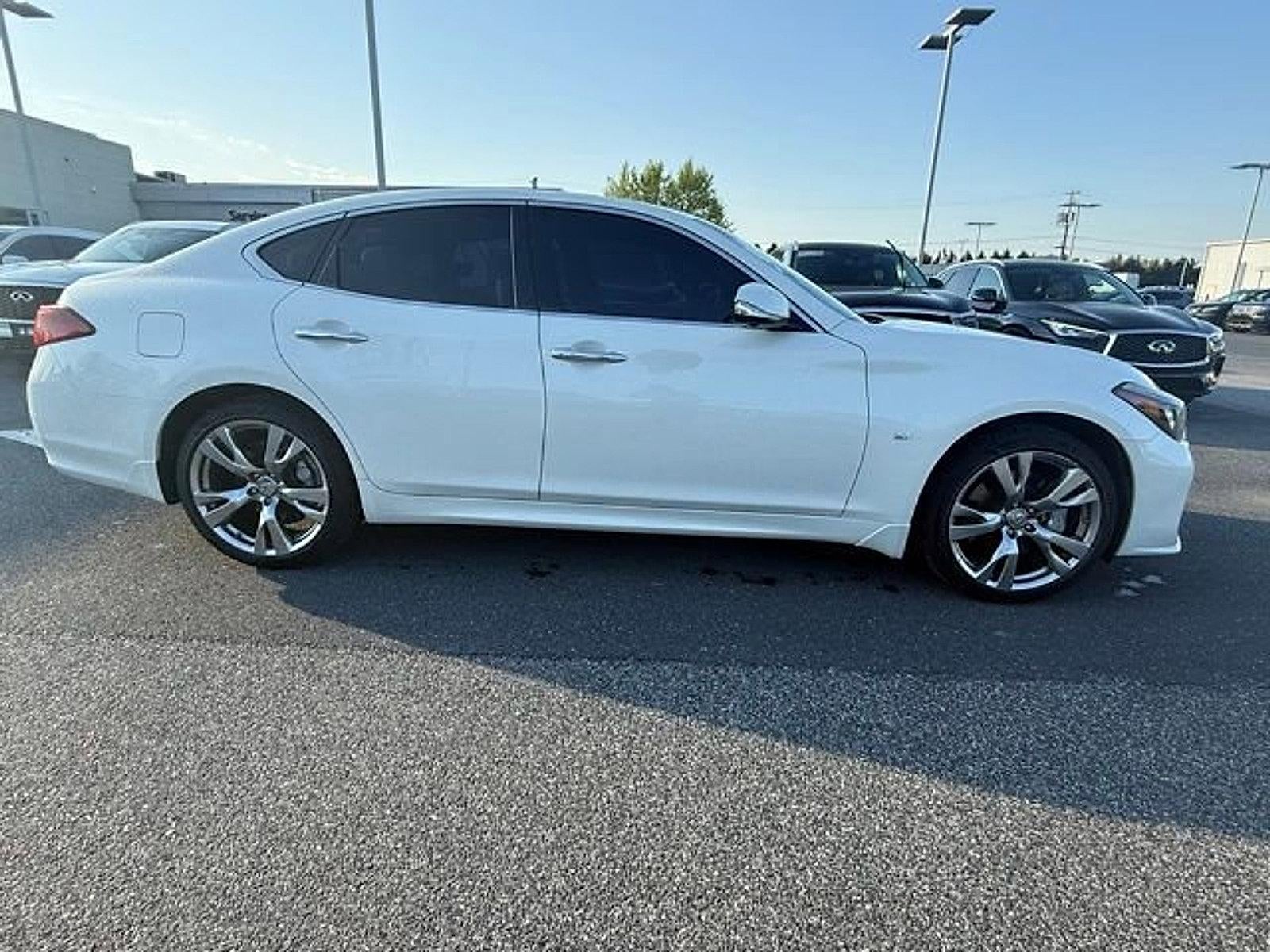 2019 INFINITI Q70 3.7 LUXE AWD