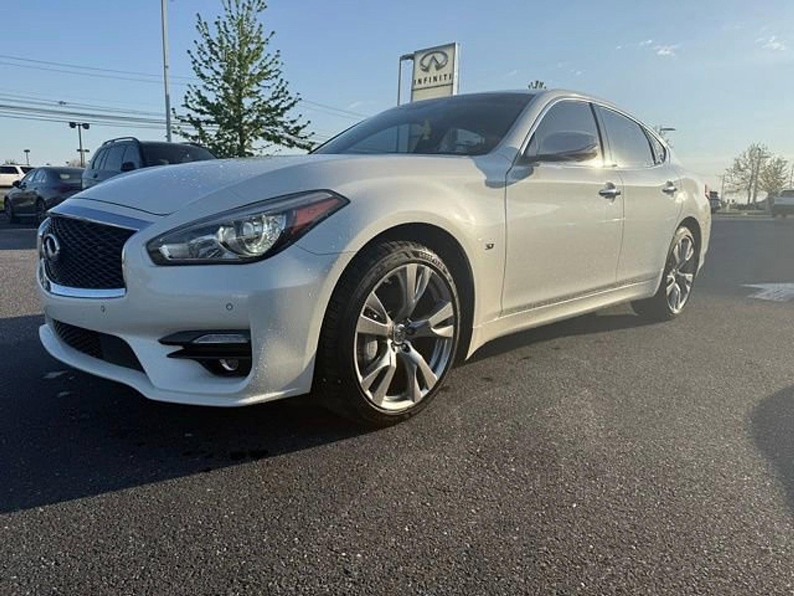 2019 INFINITI Q70 3.7 LUXE AWD