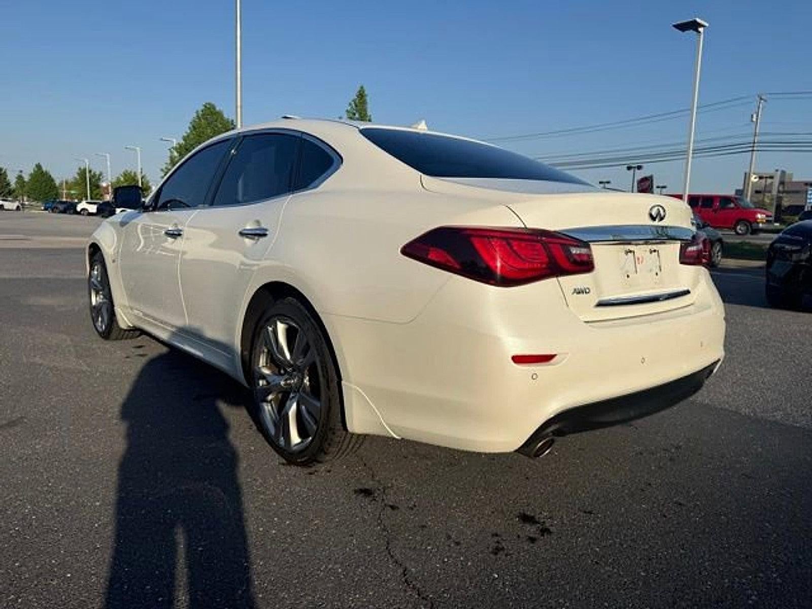 2019 INFINITI Q70 3.7 LUXE AWD