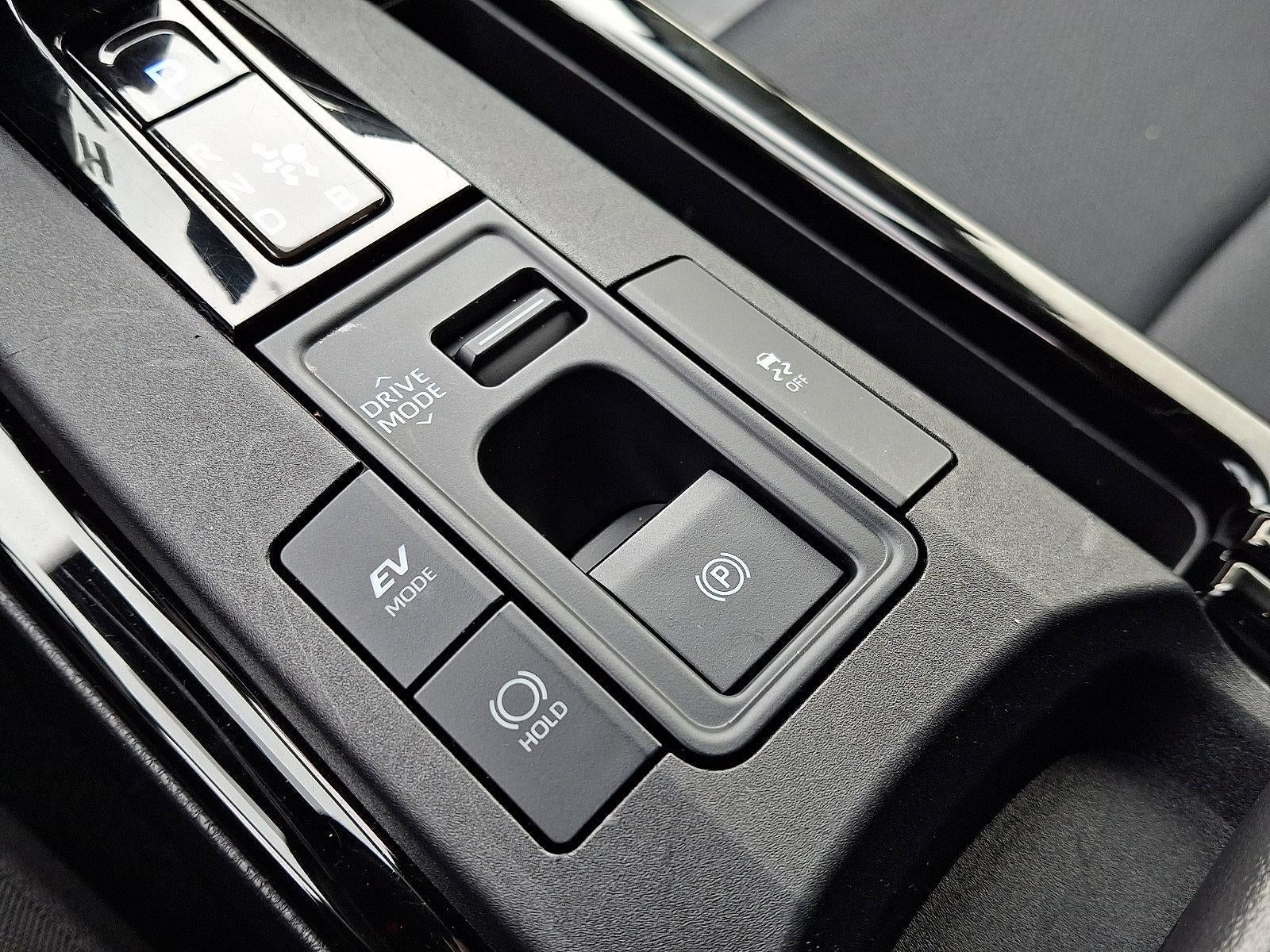 2025 Toyota Prius LE (Natl)