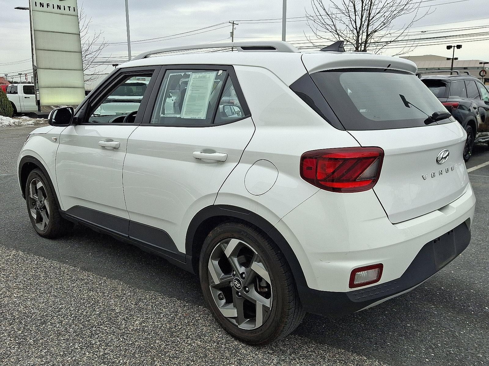 2022 Hyundai VENUE SEL IVT