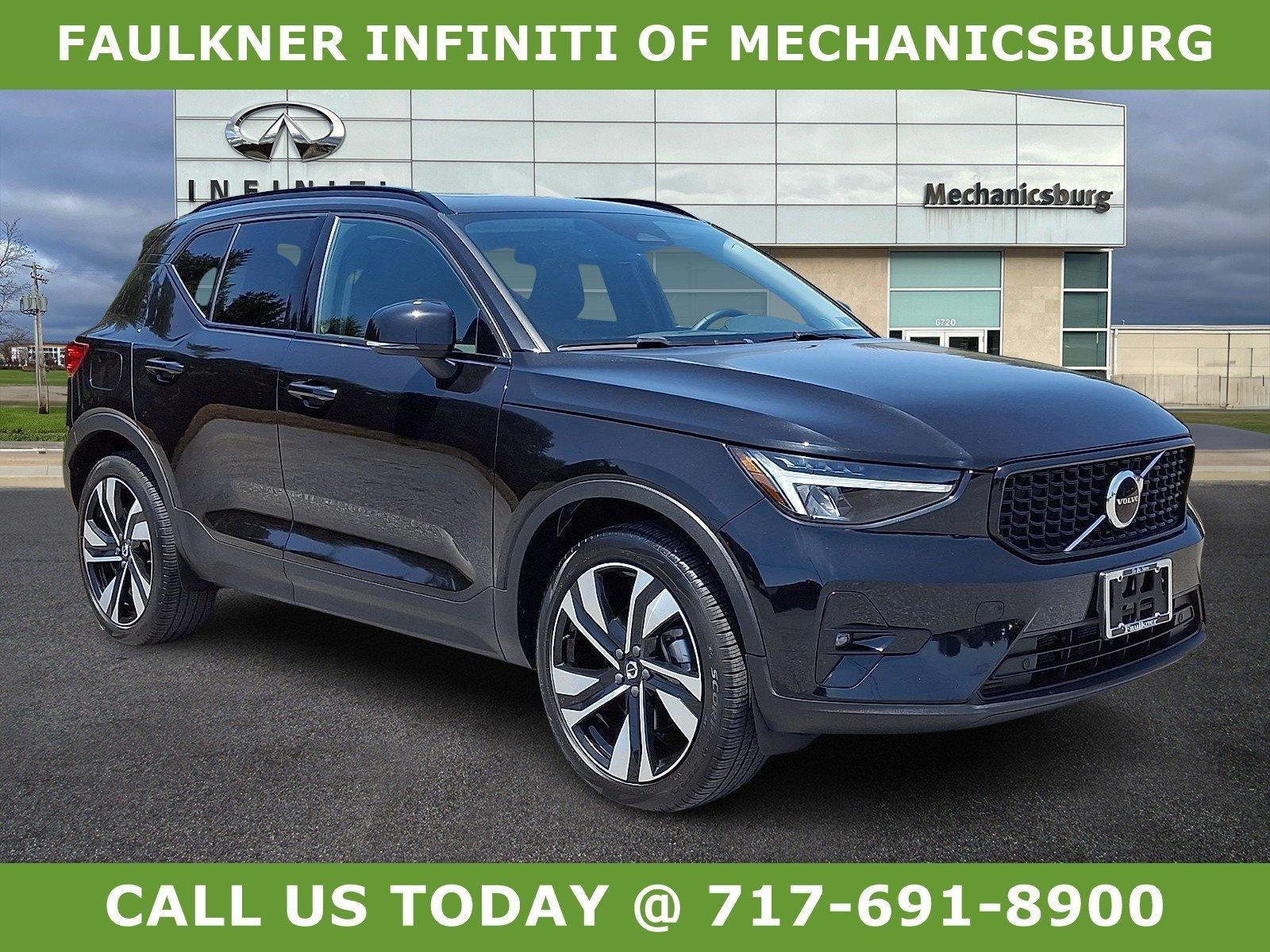 2023 Volvo XC40 B5 AWD Plus Dark Theme