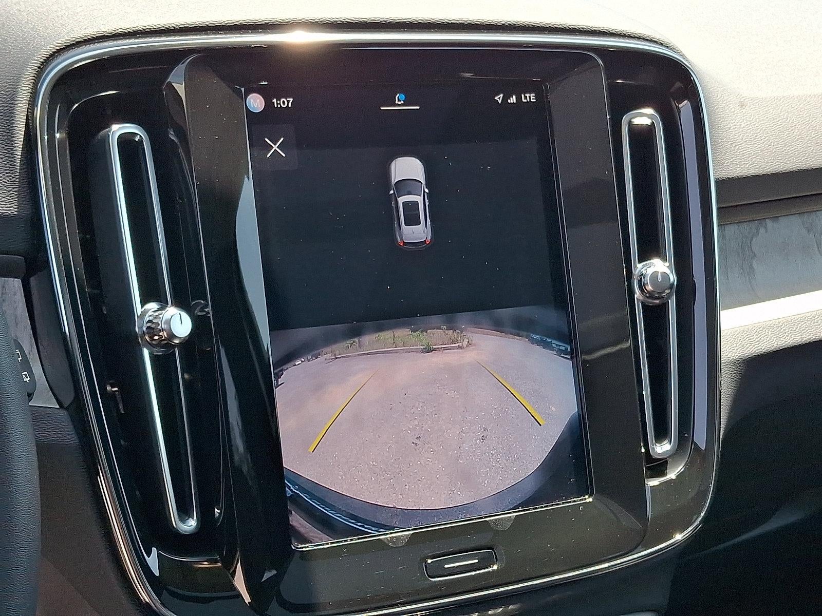 2023 Volvo XC40 B5 AWD Plus Dark Theme