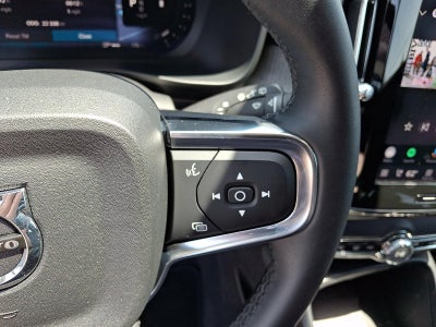 2023 Volvo XC40 B5 AWD Plus Dark Theme