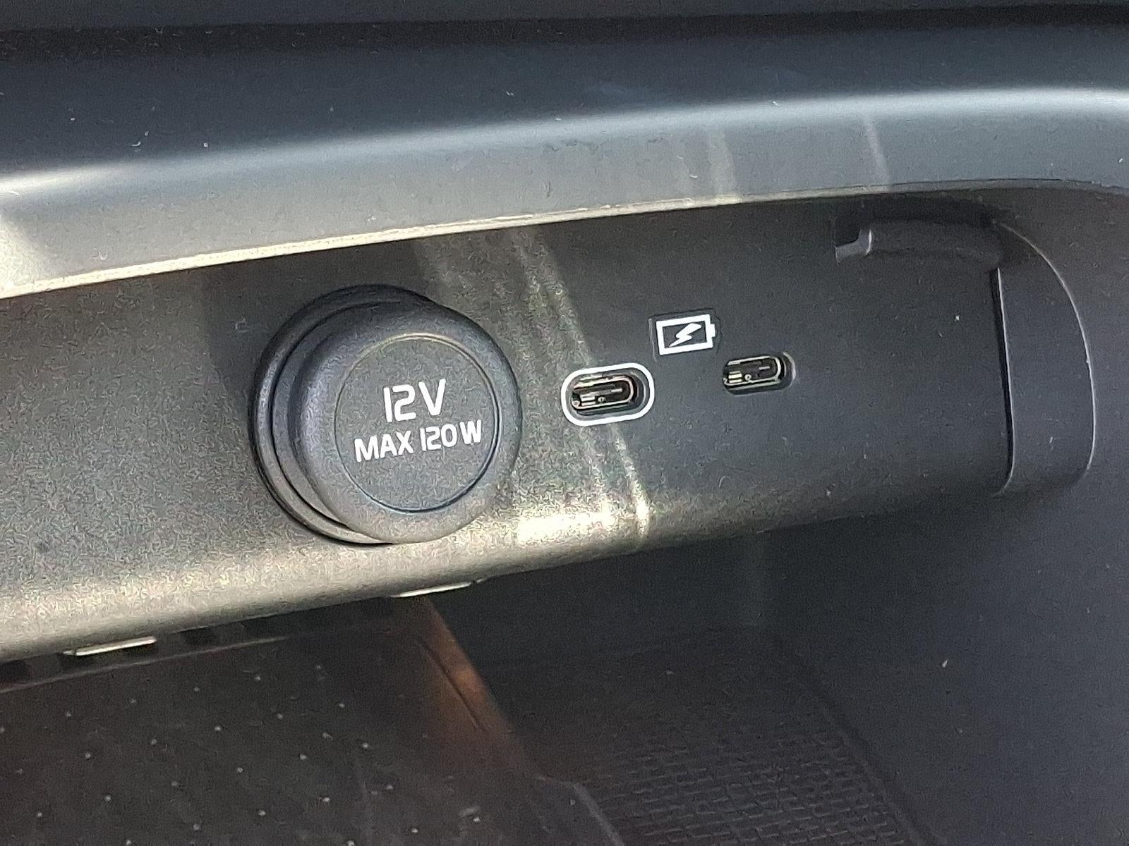 2023 Volvo XC40 B5 AWD Plus Dark Theme
