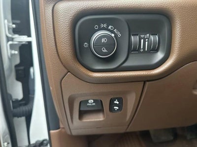 2019 RAM 1500 Laramie 4x4 Crew Cab 5'7" Box