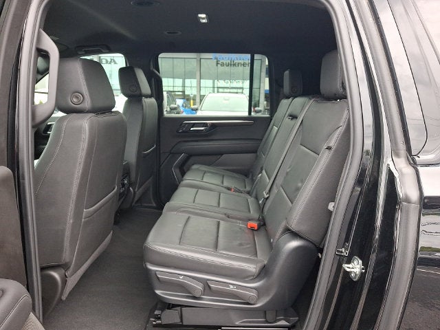 2025 Chevrolet Suburban Z71 **SUPER CLEAN**