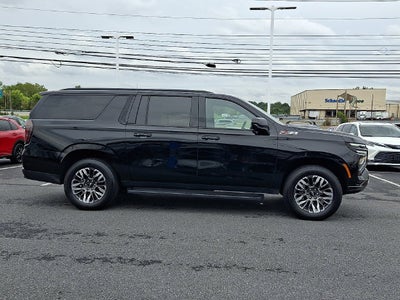 2025 Chevrolet Suburban Z71 **SUPER CLEAN**