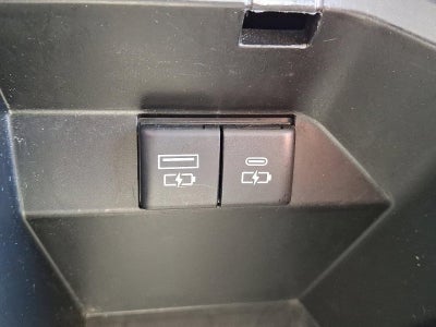 2022 Toyota Camry SE Auto (SE)