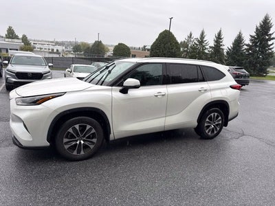 2021 Toyota Highlander XLE **LOW MILES