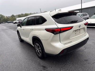 2021 Toyota Highlander XLE **LOW MILES