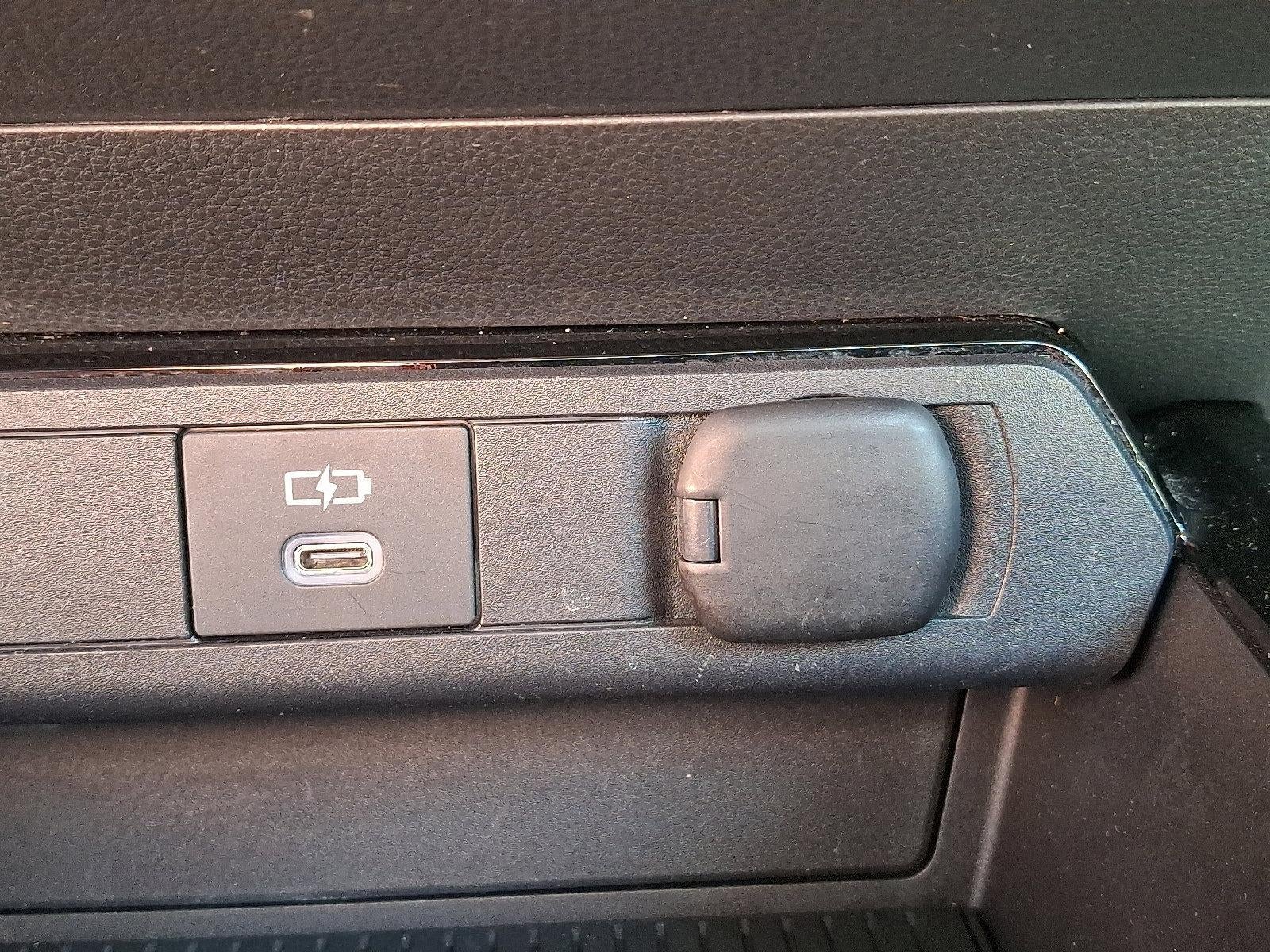 2023 Toyota Prius XLE AWD (Natl)