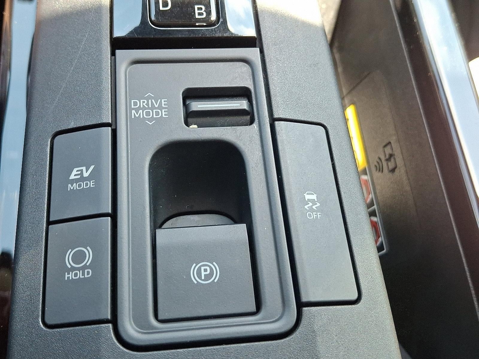 2023 Toyota Prius XLE AWD (Natl)