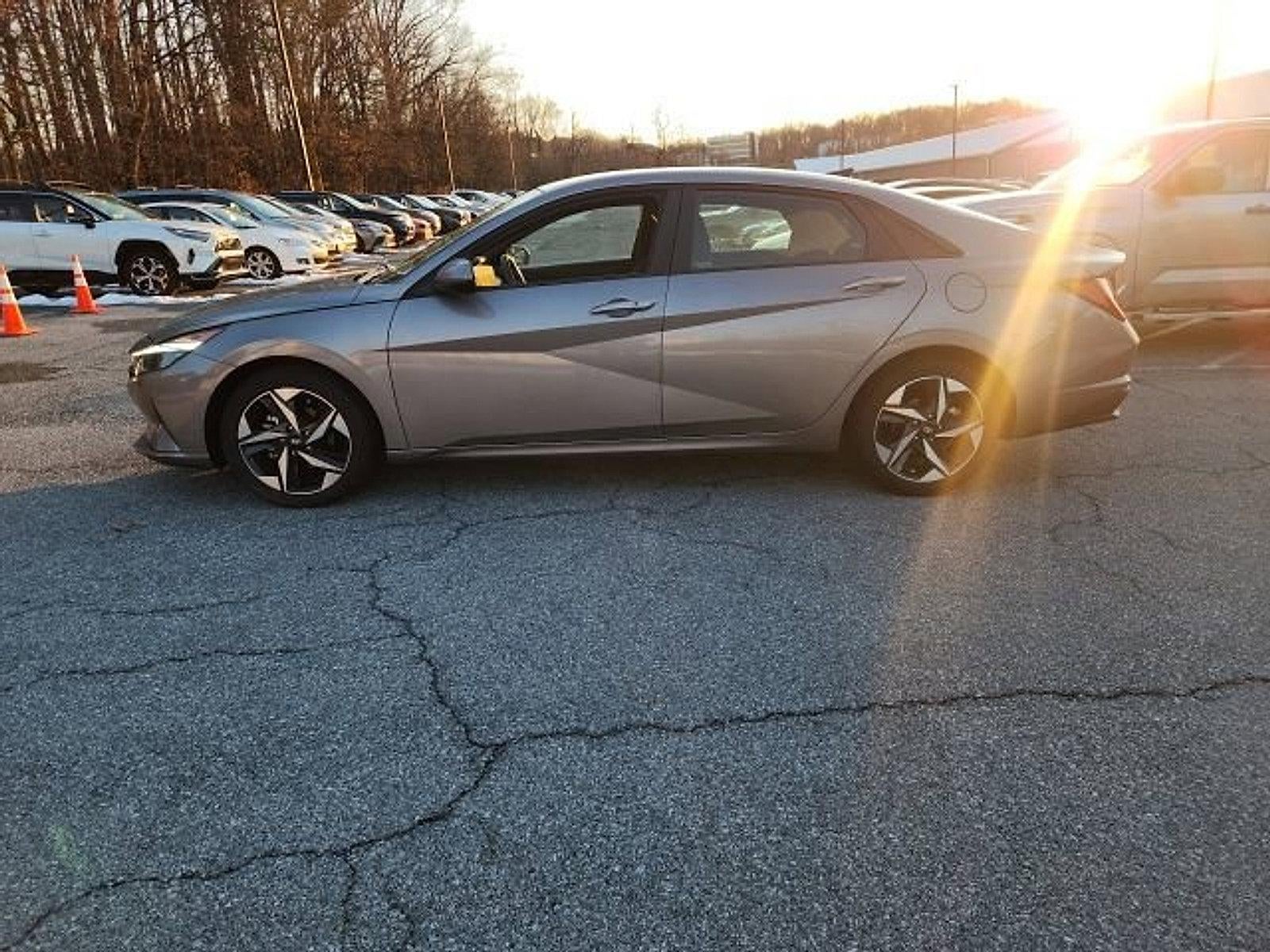 2023 Hyundai ELANTRA SEL IVT