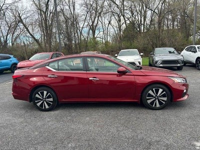 2022 Nissan Altima 2.5 SV Sedan