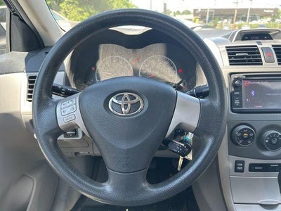 2013 Toyota Corolla 4dr Sdn Auto LE (Natl)
