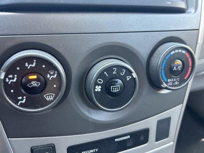 2013 Toyota Corolla 4dr Sdn Auto LE (Natl)