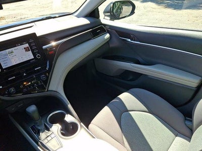 2022 Toyota Camry LE Auto (SE)
