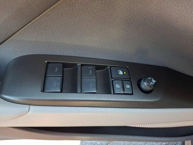2022 Toyota Camry LE Auto (SE)