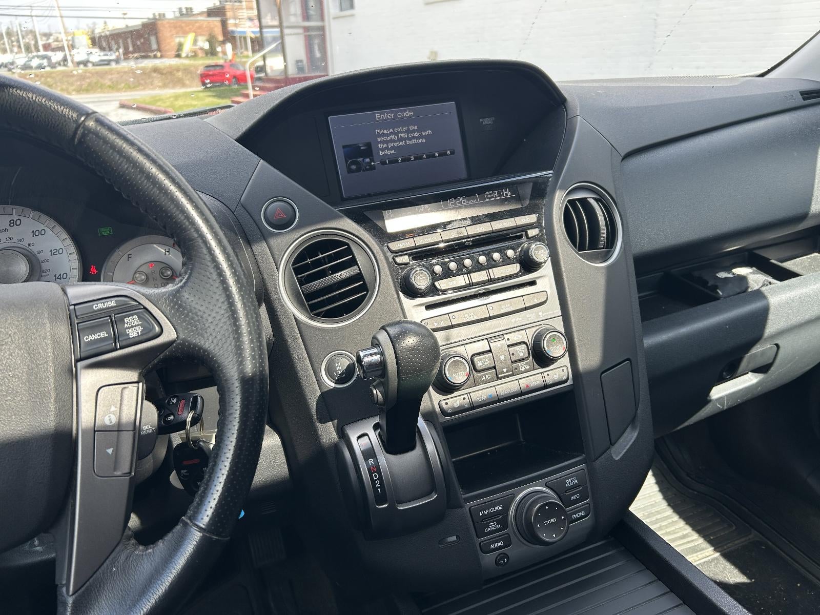 2015 Honda Pilot 4WD Touring with DVD Rear Entertainment System and Navigation