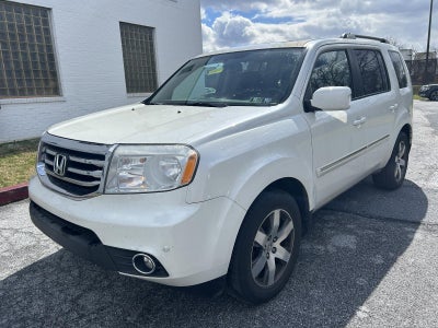 2015 Honda Pilot 4WD Touring with DVD Rear Entertainment System and Navigation