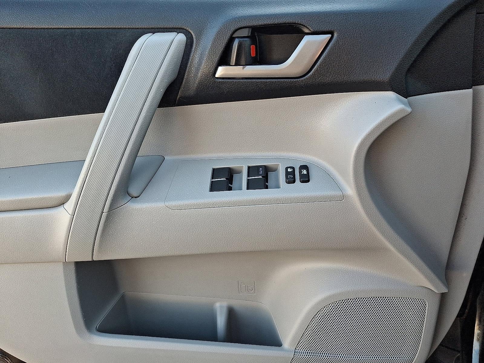 2013 Toyota Highlander 4WD 4dr V6 (Natl)