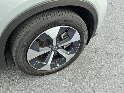 2025 Volvo XC40 B5 AWD Plus Bright Theme