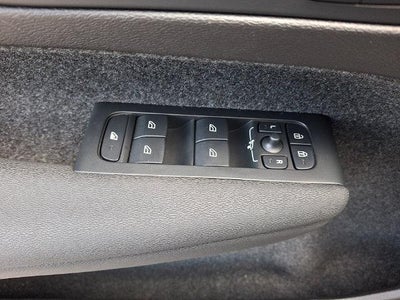 2025 Volvo XC40 B5 AWD Plus Bright Theme