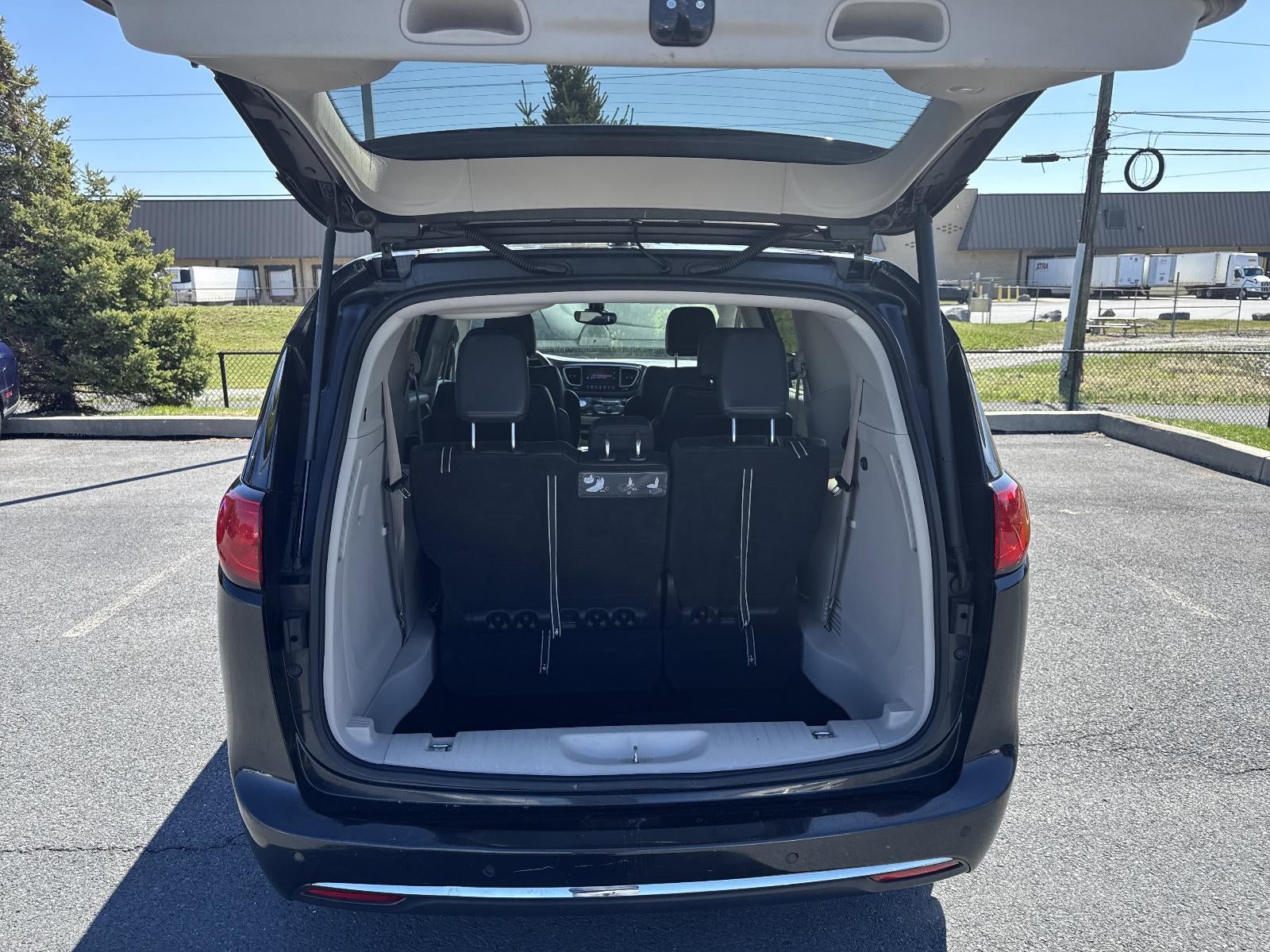 2017 Chrysler Pacifica Touring-L FWD