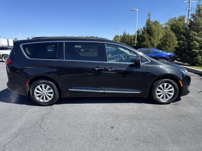 2017 Chrysler Pacifica Touring-L FWD