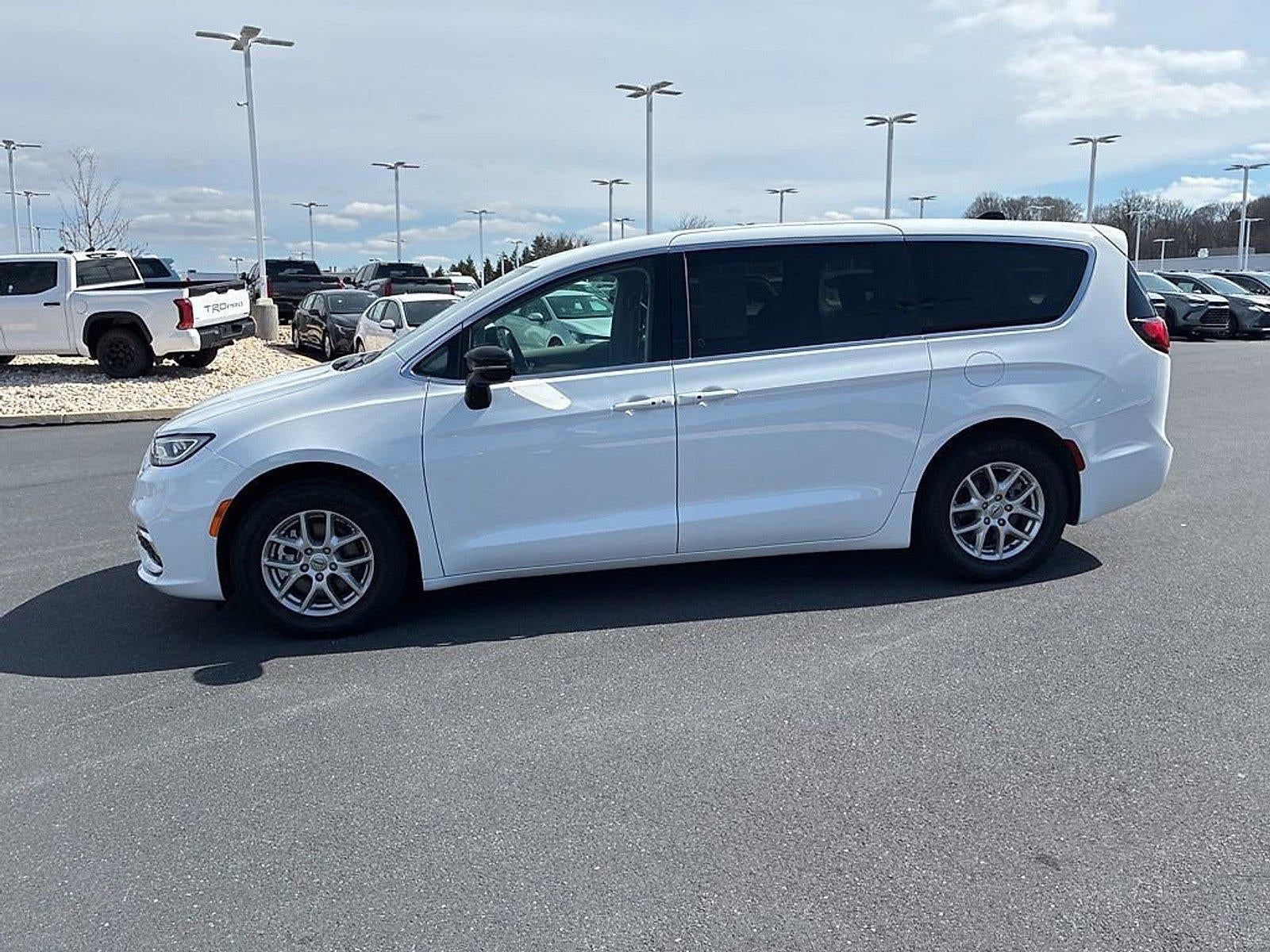 2024 Chrysler Pacifica Touring L FWD