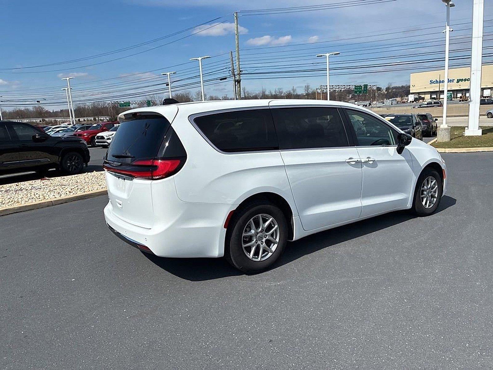 2024 Chrysler Pacifica Touring L FWD