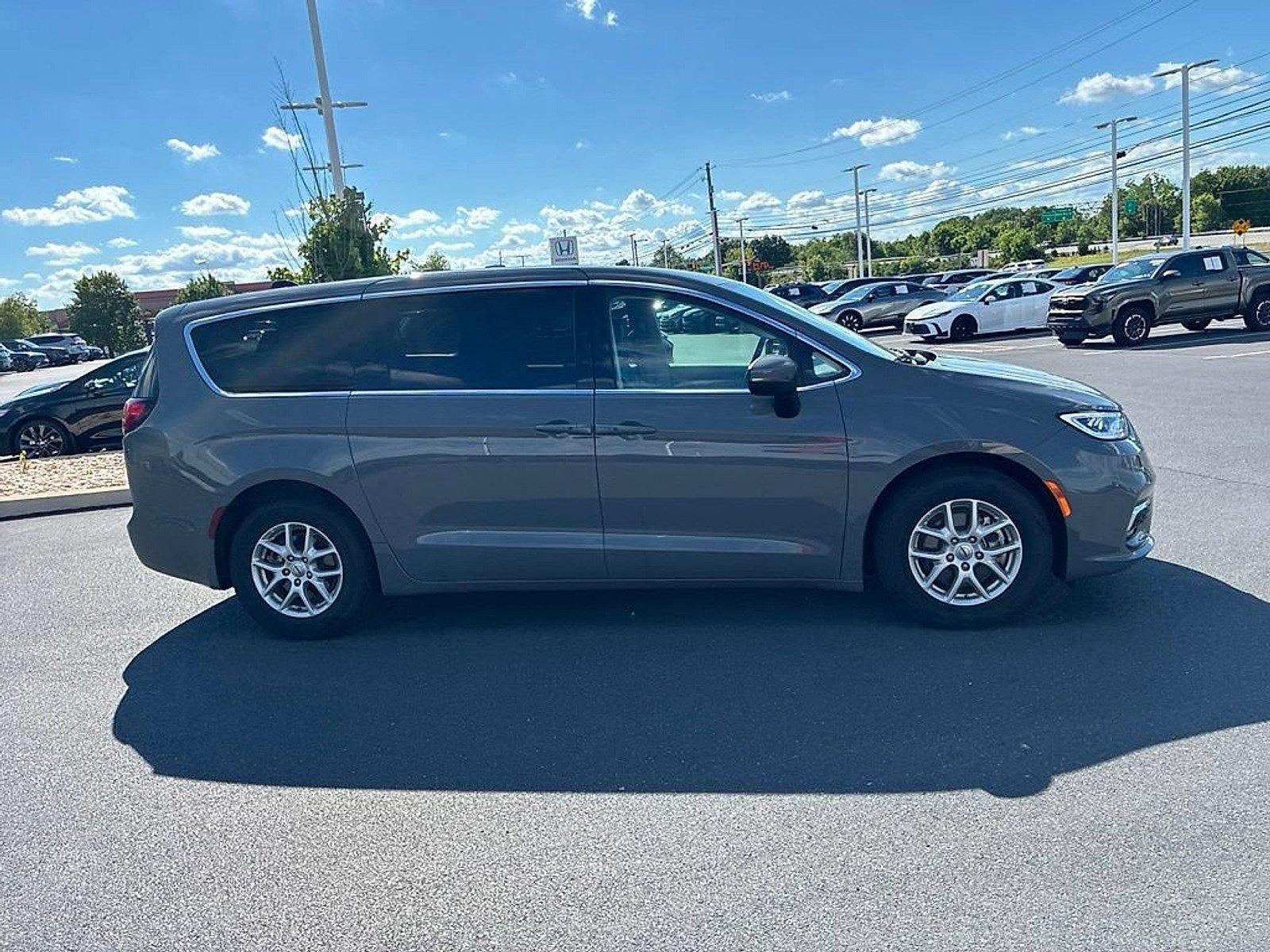 2023 Chrysler Pacifica Touring L FWD
