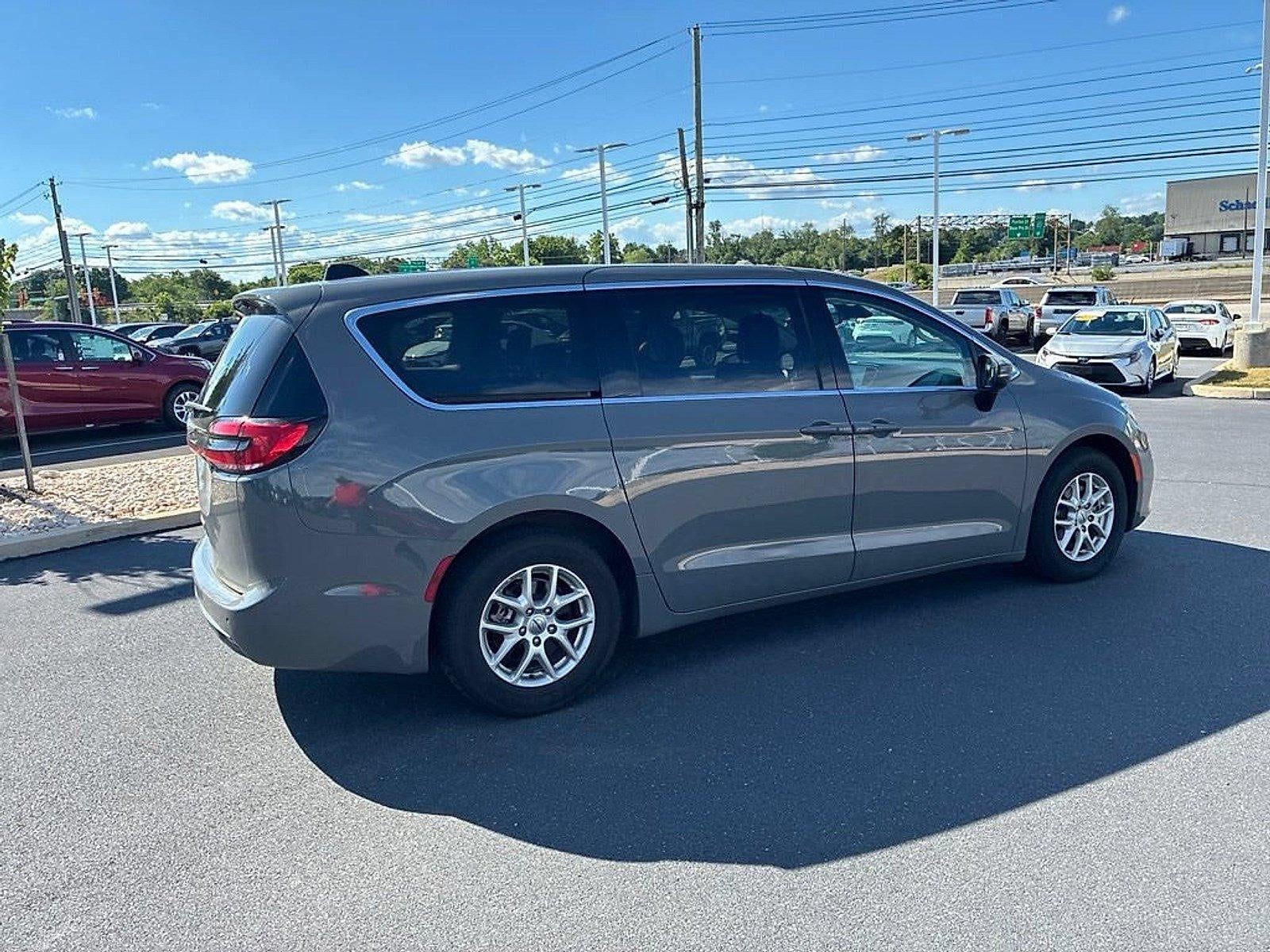 2023 Chrysler Pacifica Touring L FWD